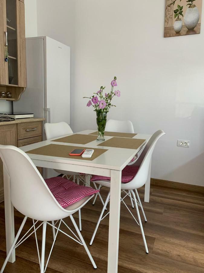 Zeino Place Apartment Constanta Bagian luar foto